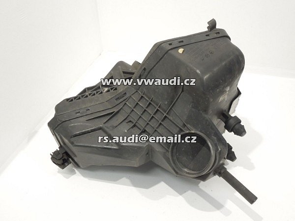 8R0 133 835 E Audi A4 A5 1.8TFSI Airbox  - 2