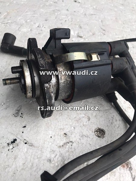 023 905 205C  ROZDĚLOVAČ T4 2.5 i L - Benzin 90-03 motor ACU - 2