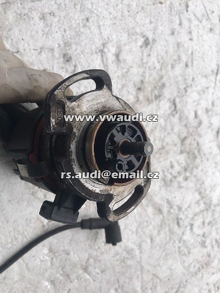 023 905 205C  ROZDĚLOVAČ T4 2.5 i L - Benzin 90-03 motor ACU - 4