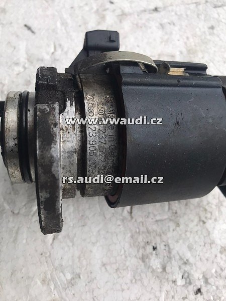 023 905 205C  ROZDĚLOVAČ T4 2.5 i L - Benzin 90-03 motor ACU - 5