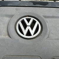 VW Caddy 1.6 2.0 TDi 11-20 kryt motoru kryt okrasný znak LOGO VW - 2