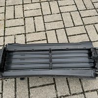 Audi A3 Škoda Octavia Kamiq SEAT Leon ŽALUZIE výdech záslepky chladiče  5E3 122 327 D .  5E3 971 277 . - 6