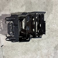 4F0035209C .  4F0035205A .  Audi A4/A5/A6/S6/RS6 4F  držák pro řídící jednotky navigace - 4