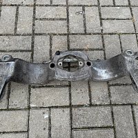 Uložení převodovky AUDI A4 B6 8E Avant (8E5)  Multitronick 8E0399261Q - 2