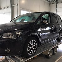 VW Touran 2012 1,6 TDI CAY 1T0 845 411 B okno bocni vlevo vpredu sklo zelene 5AP cerna - 2