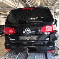 VW Touran 2012 1,6 TDI CAY 1T0 845 215 F sklo dveri (pevne) vlevo vzadu seda/cerna - 3