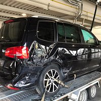 VW Touran 2012 1,6 TDI CAY 1T0 845 215 F sklo dveri (pevne) vlevo vzadu seda/cerna - 4