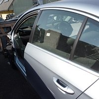 sklo dveri levé zadní sedan limuz.  VW Passat 3C B6 2007 08 09 2010 DVEŘE okno - 4