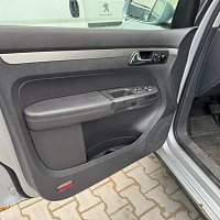 1T1 867 011 T  QZG Výplň dveří VW  Touran 1T 2004  (koženka) antracitova tapecírt  Dveře levé přední řidič LP vlevo - 2