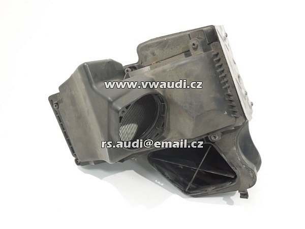 8R0 133 835 E Audi A4 A5 1.8TFSI Airbox 