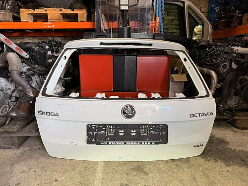 Zadní dveře víko kufru Škoda Octavia III 3 kombi zadní dveře 5E9