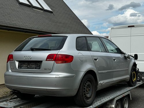 vnitrni zrcatko, clonene 02/03-06/07 1YE stribrna  Audi A3 Sportback 1,9 TDI 2007 8PAAJ4 ČELNÍ SKLO