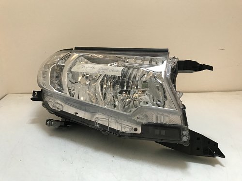 81130-60N10 Toyota Land Cruiser Prado lampa světlo přední pravé spolujezdec .