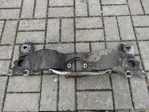 Uložení převodovky AUDI A4 B6 8E Avant (8E5)  Multitronick 8E0399261Q