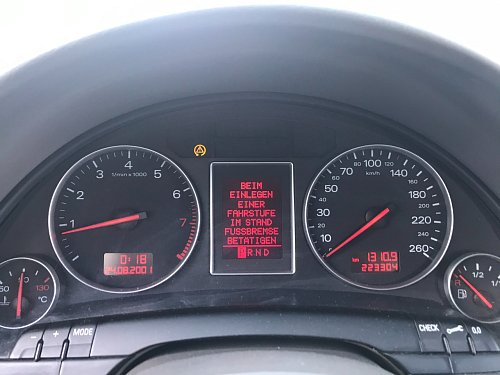 tachometr přistrojovka Přístroj sdruž. na palub.desce 260KM/H 1 motor benz. Audi A4 B6 8E 2001