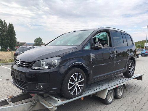 tesneni okna stiraci vpravo uvnitr, VW Touran 2012 1,6 TDI CAYV