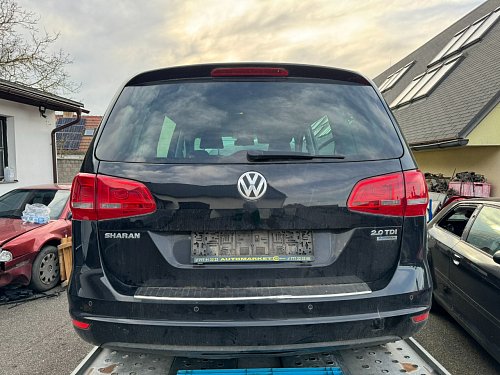 VW Sharan 7N 2012 třetí brzdové světlo na zadní víko  Vysoko posazena brzdova svetla s ostrikovaci tryskou