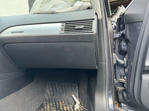 ventilační mřížka na palubní desce  pravá spolujezdec  Audi A6 4F 2,7 TDI Quattro V6 BPP