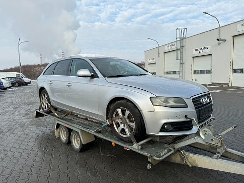 8K0 011 031 G zvedak vozu hever + klika  Audi A4 B8 2009 2,0 TDI 8K Avant Kombi 8k9